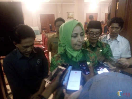 Bupati Jember saat memberikan keterangan pers menyikapi polemik JFC (foto: Moh. Ali Makrus / JatimTIMES)
