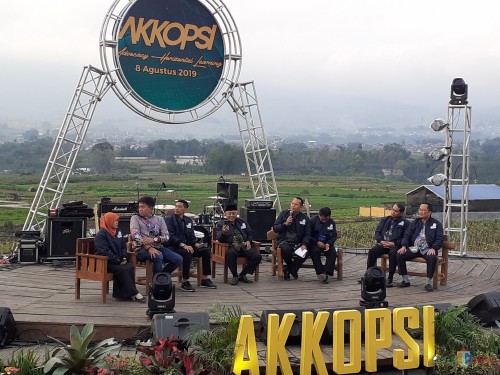 Suasana Talk Show sinergitas, Pariwisata dan Sanitasi di Amphitheater Cafe Sawah Pujon Kidul (Arifina Cahyanti Firdausi/MalangTIMES)