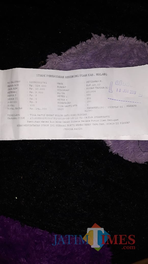 Struk bukti pembayaran milik Ida Rochani yang mengalami lonjakan tidak wajar (Foto : Irsya Richa/MalangTIMES)