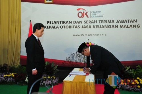 Kegiatan pelantikan dan serah terima jabatan Kepala OJK Malang . (Foto: Nurlayla Ratri/MalangTIMES)