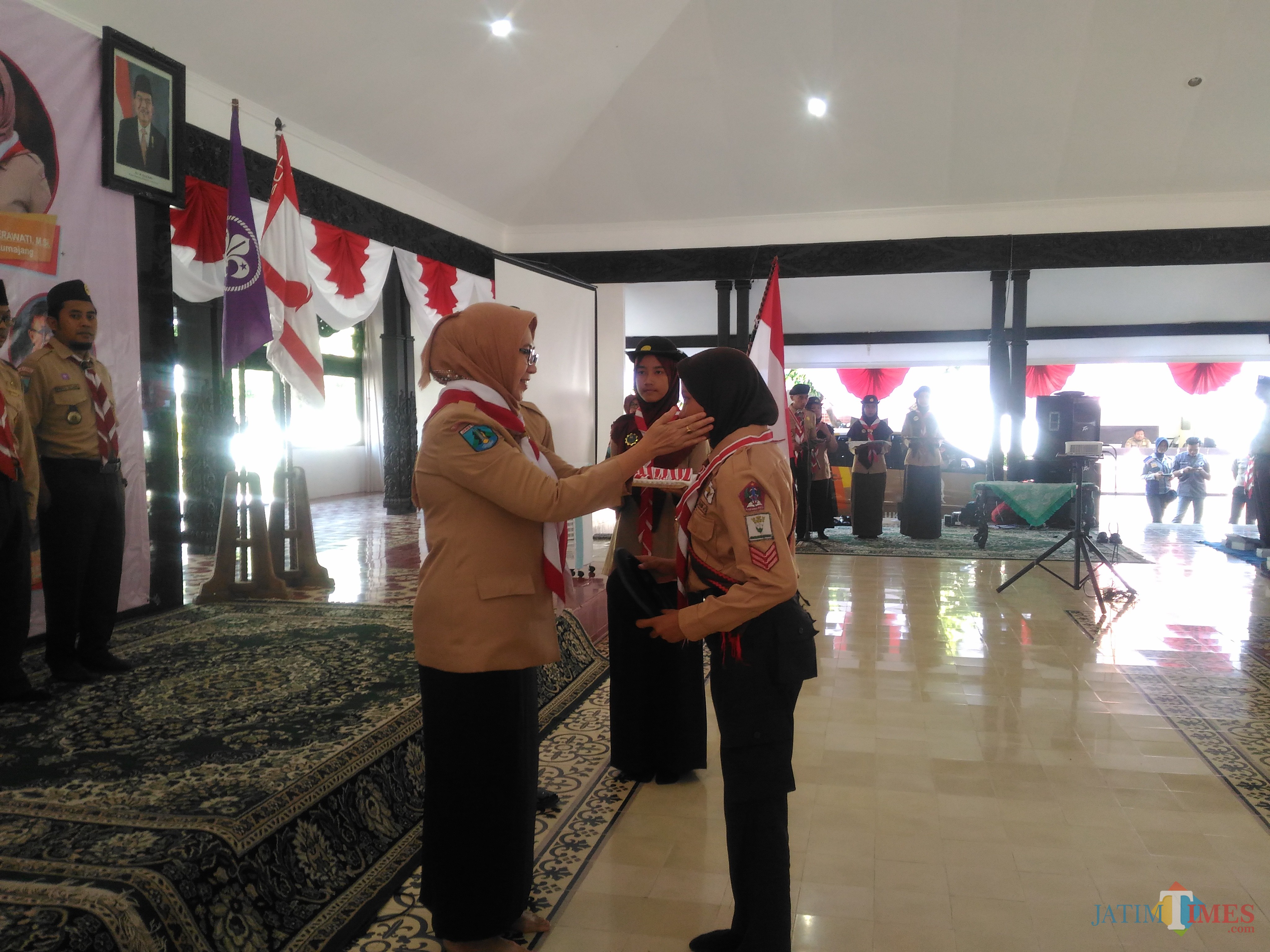 Salah satu anggota Pramuka Garuda ketika dilantik Wabup Lumajang (Foto : Moch. R. Abdul Fatah / Jatim TIMES)