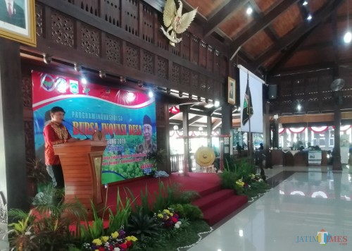 Perwakilan Kemendes PDTT RI, Lendy Wahyu Wibowo saat memberikan sambutan dalam BID Cluster 3 di pendapa Kabupaten Malang, Kepanjen (Nana)