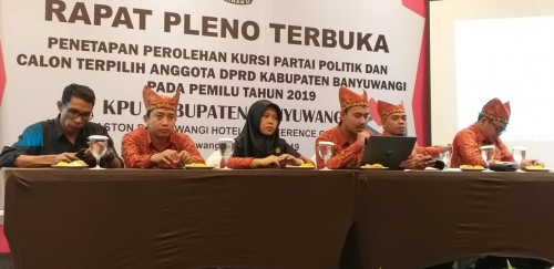 KPU Banyuwangi melakukan rapat Pleno Terbuka penetapan perolehan kursi partai Politik dan caleg terpilih