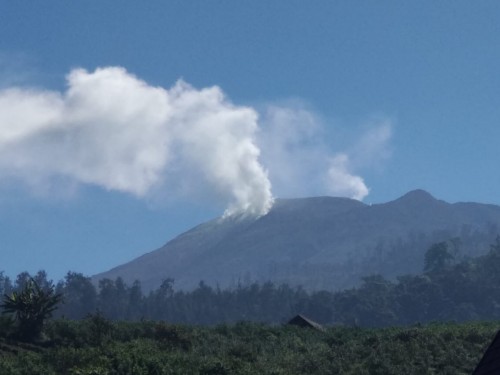 Gunung Arjuna saat kebakaran hutan beberapa saat lalu.