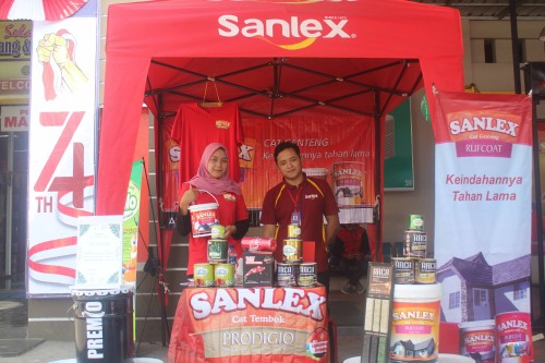 Promo Sanlex dan Graha Bangunan untuk kepuasan customer.(Foto : Aunur Rofiq/BlitarTIMES)