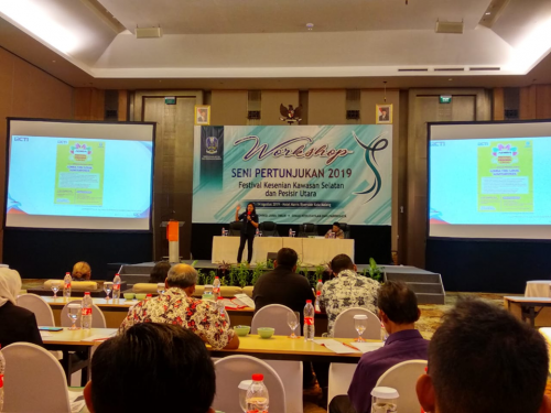 Workshop seni dan budaya yang digelar Disbudpar Jatim.(Foto : Malik Naharul/BlitarTIMES)