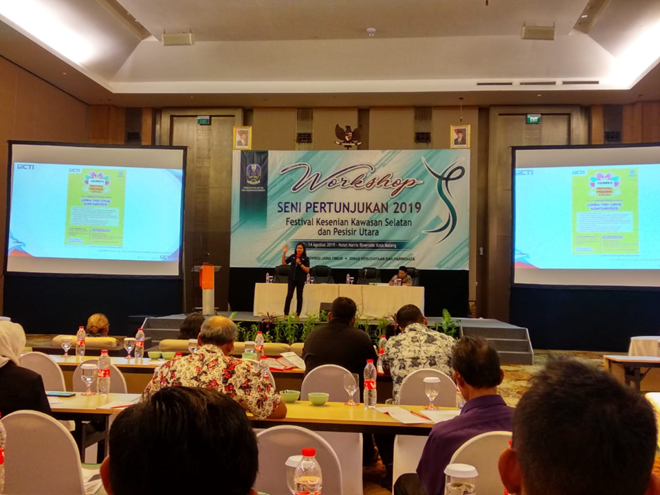 Workshop seni dan budaya yang digelar Disbudpar Jatim.(Foto : Malik Naharul/BlitarTIMES)