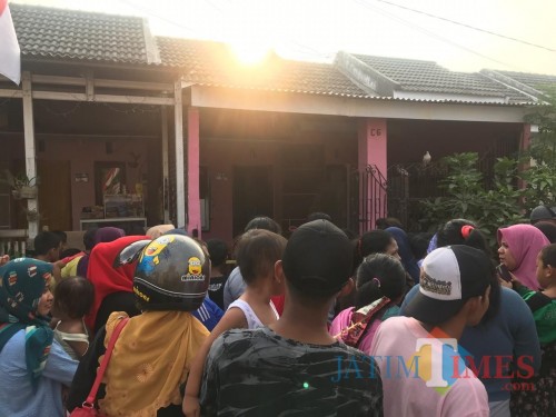 Hasil gambar untuk balita jember ayah jenazah