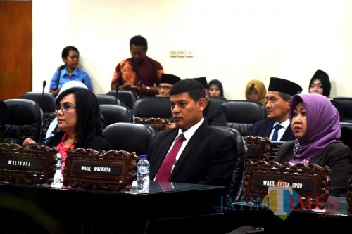 Walikota Kediri Abdullah Abu Bakar saat menghadiri pidato kenegaraan Presiden RI. (eko Arif s /JatimTimes)