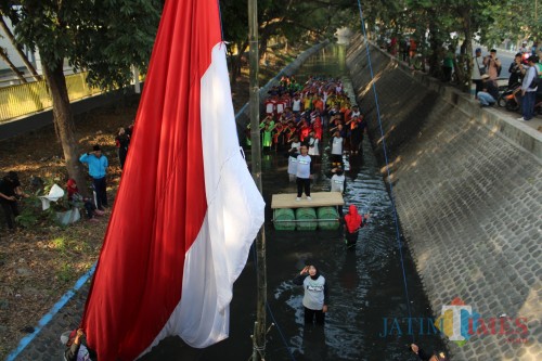 84+ Gambar Pengibaran Bendera Merah Putih Saat Proklamasi Paling Keren 84+ Gambar Pengibaran Bendera Merah Putih Saat Proklamasi Paling Keren