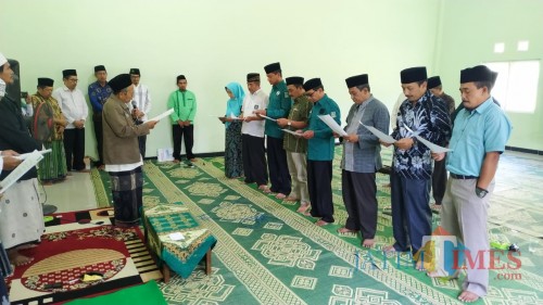 Ikrar amanah dewan terpilih dari PKB saat sowan kiai.(Foto : Aunur Rofiq/BlitarTIMES)