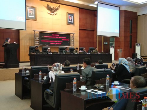Situasi rapat paripurna pembahasan P-APBD 2019 di gedung DPRD Kabupaten Jombang. (Foto : Adi Rosul / JombangTIMES)