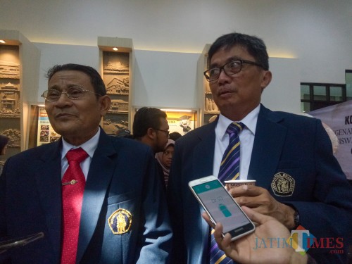 Rektor UB Prof Dr Ir Nuhfil Hanani AR MS (kiri) bersama Wakil Rektor Bidang Perencanaan dan Kerja Sama UB Prof Dr Ir Moch. Sasmito Djati MS. (Foto: Imarotul Izzah/MalangTIMES)