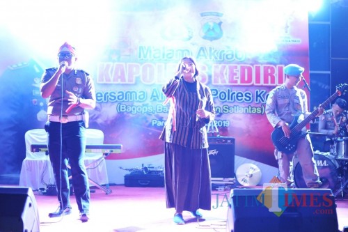 Gatur Pagi Band, Band Anggota Satlantas Polres Kediri. (Foto: Bambang Setioko/JatimTIMES)