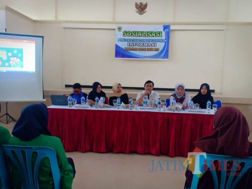 Sahrial Fary saat sambutan mewakili Kepala Dinas Kominfo yang sedang berhalangan hadir (Foto: Indra Setiawan/BondowosoTIMES))