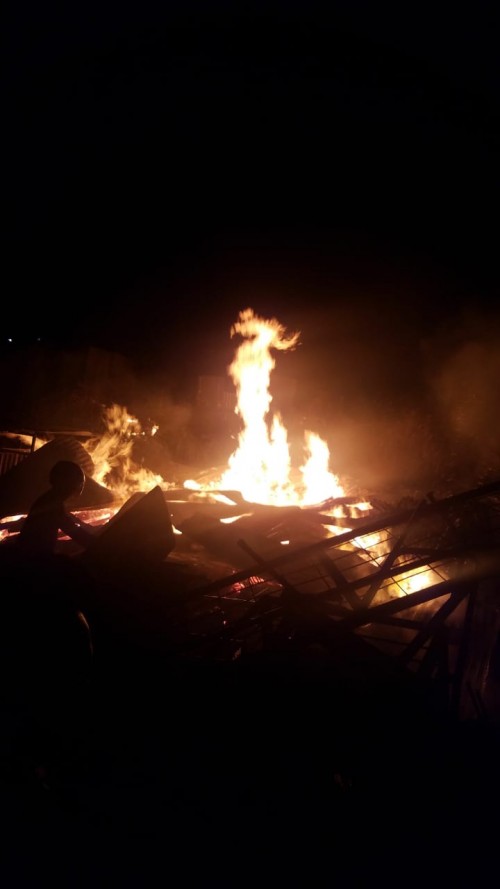 Gudang kayu Pondok Pesantren Ar Rohmah Putri yang terbakar (Ist)