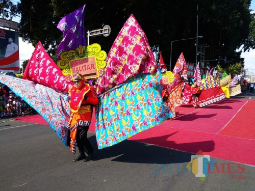 Kemeriahan Pawai Kebangsaan di Kota Blitar.(Foto:Malik Naharul/BlitarTIMES)