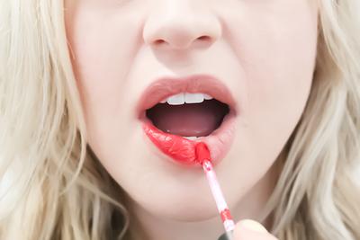 Penggunaan Liquid lipstick. (Foto: istimewa)