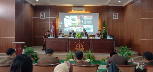 Tim Kejagung RI saat memberikan pemaparan dan motivasi ke Kejari Situbondo (Foto: Sony Haryono/ SitubondoTIMES)