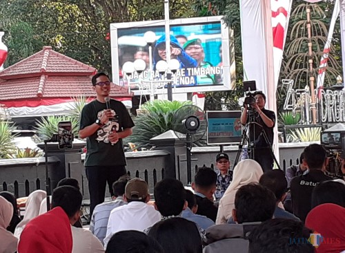 Suasana Tanya Jubir KPK dalam Roadshow Bus KPK 2019 di Halaman Balai Kota Malang. (Arifina Cahyanti Firdausi/MalangTIMES)