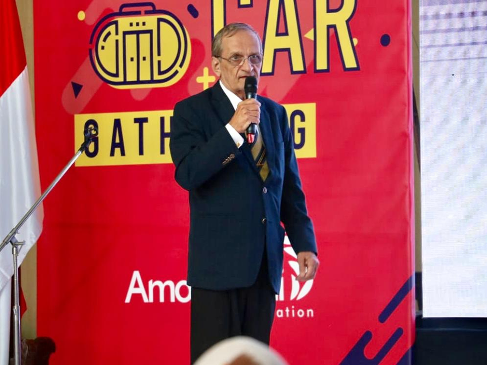 Direktur Doppelmayr, Hans Jost saat mempresentasikan cable car saat sosialisasi Cable car di Balai Kota Among Tani.