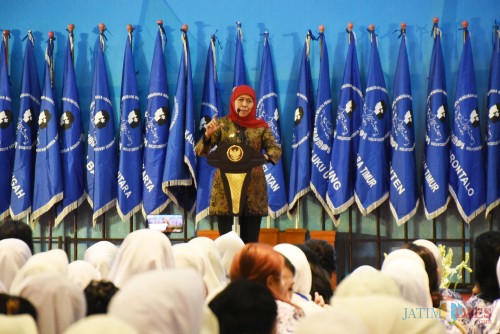 Gubernur Khofifah saat membuka Rakernas Iwapi.
