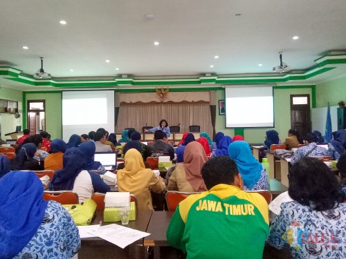 Monev manajemen BOS pada lembaga SD Dinas Pendidikan Kota Malang hari kedua. (Foto: Imarotul Izzah/MalangTIMES)