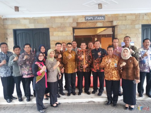 Rektor UB,Prof Nuhfil Hanani (tengah) bersama para kepala BNN daerah Jatim (Anggara Sudiongko/MalangTIMES)