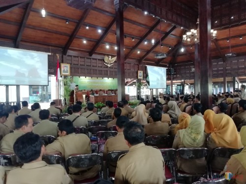 Ratusan perangkat desa dan camat mendapat penekanan terkait pengelolaan dana desa dari Bupati Malang (Nana)