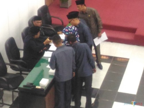 Suasana sidang Paripurna di DPRD Lumajang (Foto : Moch. R. Abdul Fatah / Jatim TIMES)
