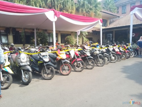 Barnag bukti motor yang diamankam polisi dari hasil kejahatan (Anggara Sudiongko/MalangTIMES)