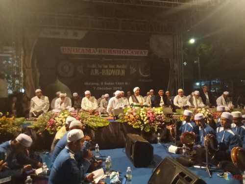 Suasana Unikama Bersalawat yang banyak dihadiri para ulama Malang Raya. (Anggara Sudiongko/MalangTIMES)