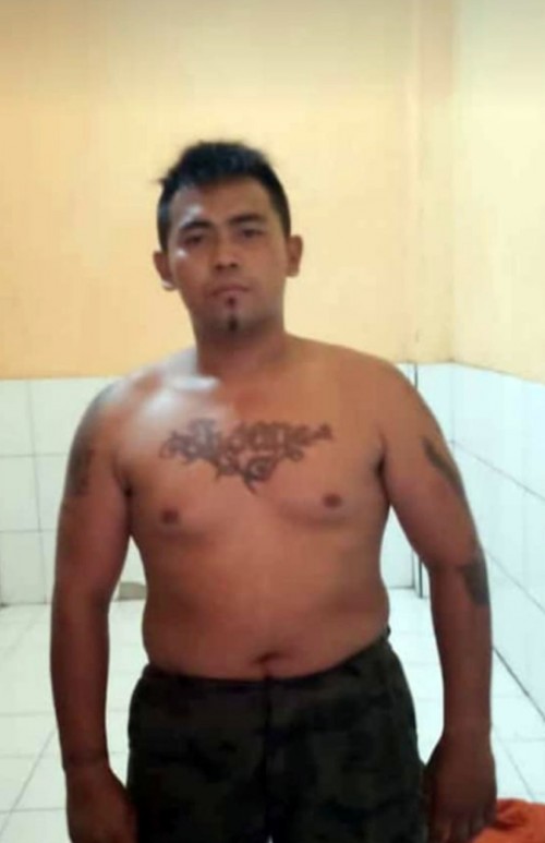 Iwan pelaku pembunuhan usai melakukan aksi dan diamankan di Mapolsek Puger (foto : istimewa / Jatim TIMES)