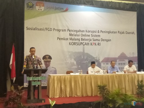 Asep Rahmad Suwanda, perawakilan Korsupgah Korwil VI KPK Jatim, Bali dan NTT, saat memberikan sambutan (Anggara Sudiongko/MalangTIMES)