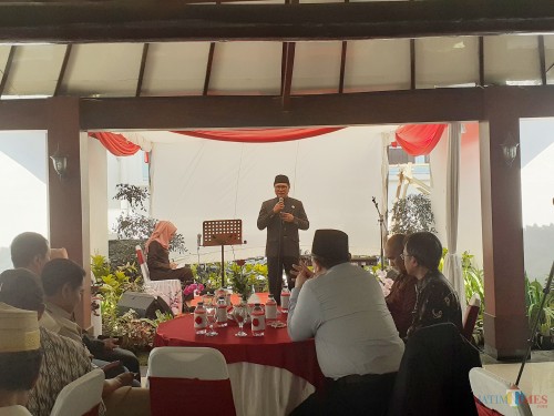 Wakil Wali Kota Malang Sofyan Edi Jarwoko saat menyambut kunjungan Kedubes RI negara Azerbaijan di Balai Kota Malang, Senin (14/10) (Arifina Cahyanti Firdausi/MalangTIMES)