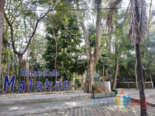 Hutan Malabar di tengah Kota Malang (Hendra Saputra)