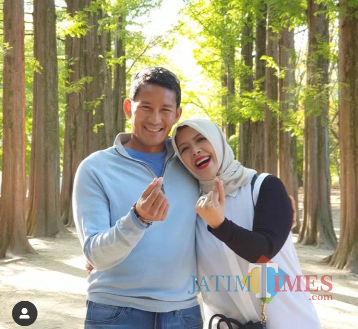 Sansiaga Uno beserta istri. (unggahan @sandiuno)