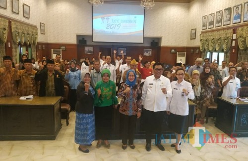 Suasana audiensi Forum Koordinasi KOMDA Lansia melakukan audiensi di Balaikota Malang, Rabu (16/10) (Arifina Cahyanti Firdausi/MalangTIMES)