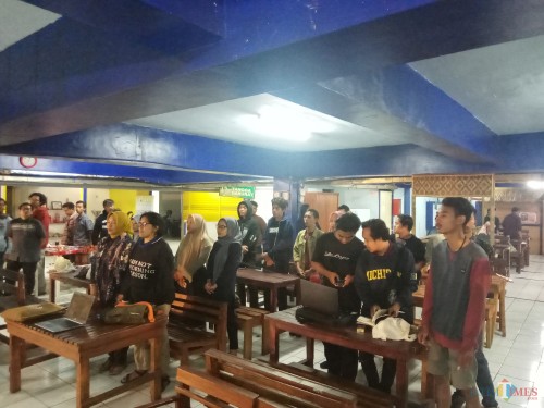 Diskusi Budaya Mengupayakan Indonesia Bahagia Melalui Kerja-Kerja Berbasis Budaya bekerjasama dengan Coffe Times, Terminal Kopi Malang dan MalangTIMES, Kamis (17/10/2019) (Anggara Sudiongko/MalangTIMES)