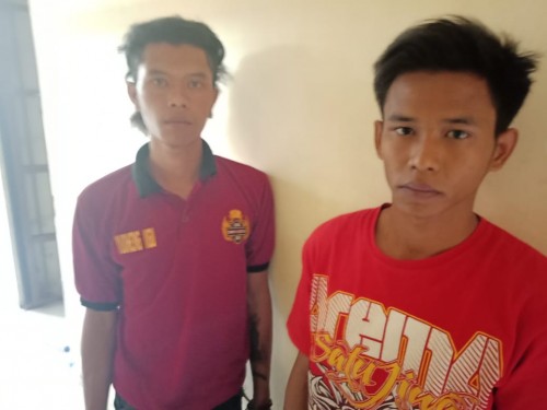 Kedua tersangka begal payudara saat diamankan pihak kepolisian (Foto : Humas Polres Malang for MalangTIMES)
