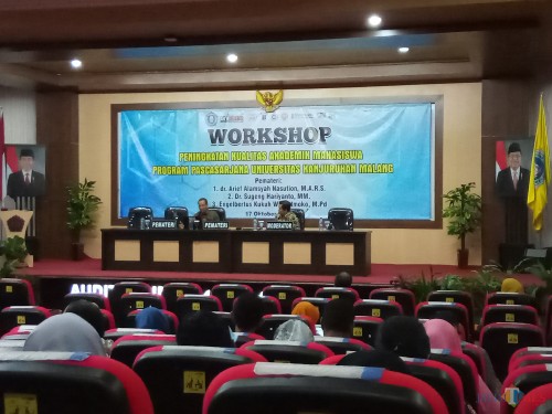 Kegiatan workshop Peningkatan Kualitas Akademik Mahasiswa Program Pascasarjana Unikama. (Anggara Sudiongko/MalangTIMES)