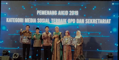 (urutan kedua dari kiri) Wali Kota Malang Sutiaji, Wagub Jatim Emil Dardak, Ketua Tim Penggerak PKK Kota Malang Widayati, Kepala Dinas Pendidikan Kota Malang Zubaidah. (Foto: istimewa)