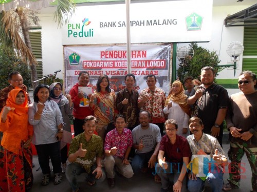 Kelompok Pokdarwis Koeboeran Londo TPU Sukun Nasrani, usai dikukuhkan Kepala Disbudpar Kota Malang (UPT PPU)