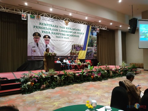 Kepala Dinas Lingkungan Hidup Kota Malang, Rinawati saat memberi sambutan (Hendra Saputra)