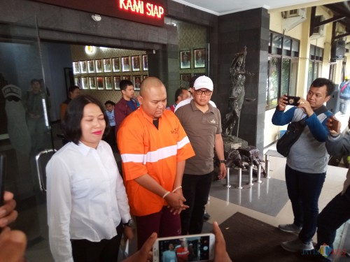 Pelaku yang menganiaya Agnes hingga meninggal dunia (berbaju oranye).(Anggara Sudiongko/MalangTIMES)