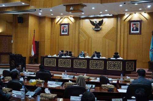 Suasana rapat paripurna di DPRD Surabaya