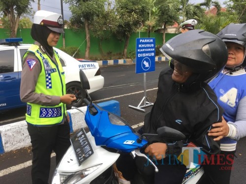 Petugas kepolisian saat menggelar operasi Zebra Semeru 2019 (Foto : Ashaq Lupito / MalangTIMES)