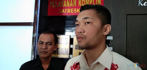 Kasat Reskrim, AKP Hendi Septiadi (kemeja putih) ( foto : Joko Pramono/Jatim Times)
