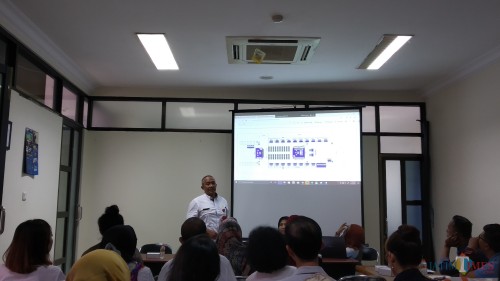 Kepala DPMPTSP Kota Malang Erik Setyo Santoso saat memimpin rapat persiapan event BOM (Pipit Anggraeni/MalangTIMES).