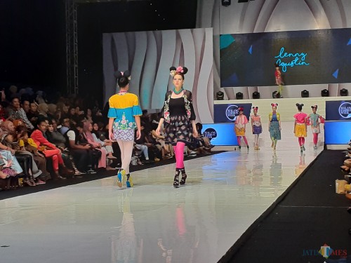 Fashion Show di penutupan Malang Fashion Week, Minggu(10/11) (Arifina Cahyanti Firdausi/MalangTIMES)